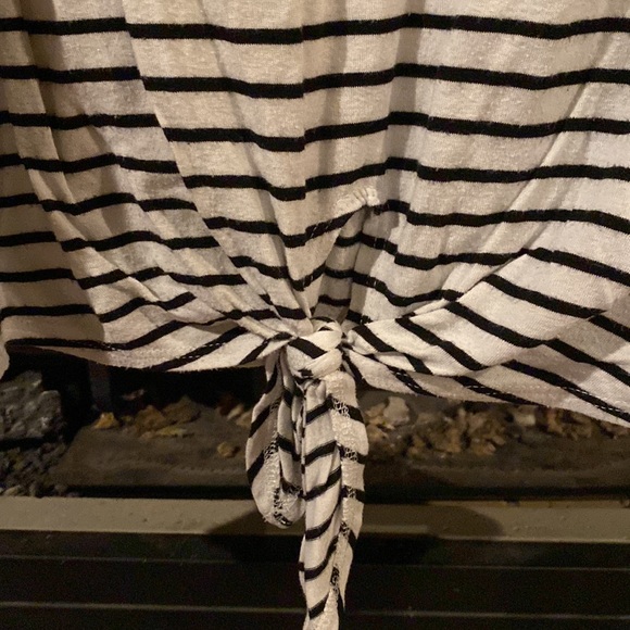 Mixed patterned cotton blend top. Lilypad brand. - Picture 6 of 6